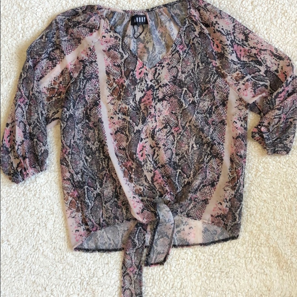 Women’s snakeskin print too